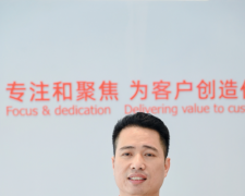 广东电视台专访新克尔光电姚洪标谈车灯光源