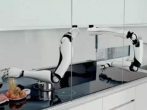 未来的智能厨房系统，机械手帮你煮饭洗碗