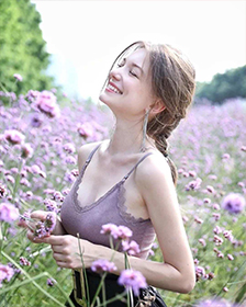 自然光下的极品美女人，芳华绽放！
