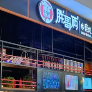 记者卧底网红餐厅：过期食材继续用，隔夜蟹当活蟹卖