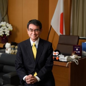 拥有230万粉丝的大臣受菅义伟支持 日本自民党党首或从这三人中选出 ... ...