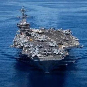 警惕！美军航母搭载F-35C隐形战机进入南海，“小动作”不断