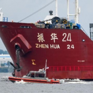 四座巨型振华起重机运抵美国 州长：历史性的一天