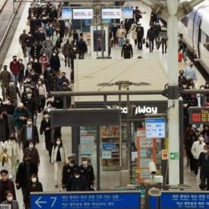 韩国全面解除保持社交距离措施 民众仍需佩戴口罩