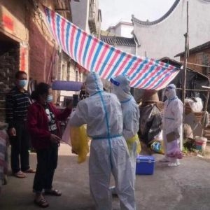 封控区里的志愿者：日行20000步是最低标准