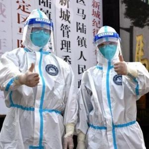 “90后”抗疫“老兵”：与新冠病毒作斗争需要信心和勇气