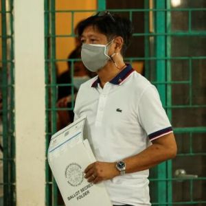 外媒：小马科斯宣布胜选 誓言为所有菲律宾人服务
