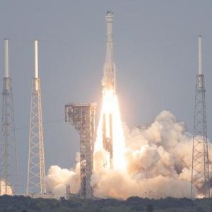 在空间站停留约一周后 波音“星际客机”飞船返回地球