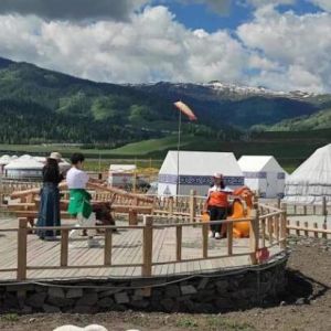 新疆阿勒泰迎旅游小高峰 3天接待游客近10万