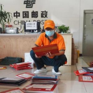 10年投递高考录取通知书 广西邮递员近距离感受学子喜悦