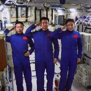 问天实验舱舱门开启 中国航天员首次在轨进入科学实验舱