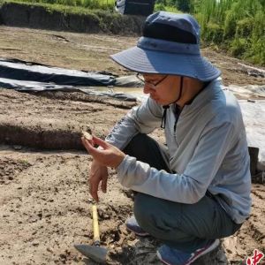用汗水冲刷“尘封的历史” 考古工作者遗址“探商寻夏”