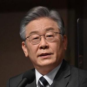 李在明当选韩国最大在野党党首 曾与尹锡悦竞争总统职位
