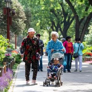 不想生不敢老？中国寻解“成长中的烦恼”