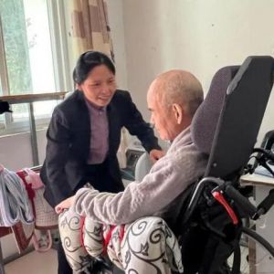 女子四个月唤醒昏迷丈夫 6年贴身照料诠释情比金坚