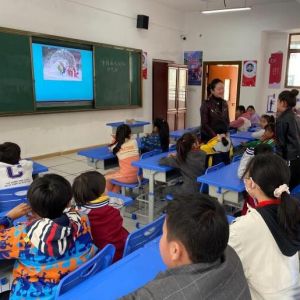 南昌红谷滩区“红石榴”孵化基地“开”出民族团结花