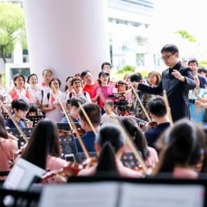 香港举行快闪音乐会 庆祝香港回归26周年
