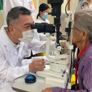 广西医疗队在老挝：践行学医初心 为患者“送光明”