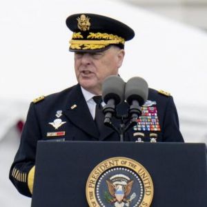 美军最高将领发表告别演讲 美媒：“这是对特朗普赤裸裸的攻击” ...