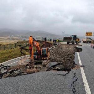 G6京藏高速青海扎倒路段：塌方路面已抢通