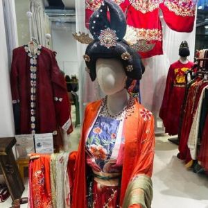 “国潮”崛起下，传统汉服与“新中式”何以“花开并蒂”？ ...