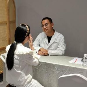 第三批中国援柬埔寨中医医疗队举行首次社区义诊活动